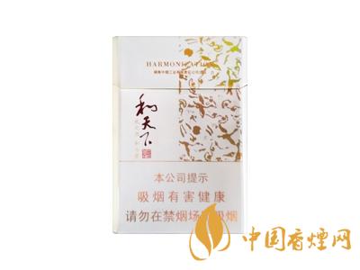 2020白沙和天下價格表和圖片 2020和天下香煙是白沙牌香煙中的一種，說起和天下香煙，相信大家都認識，和天下是高端香煙品牌,隸屬于湖南中煙工業(yè)有限責(zé)任公司，那么，2020年白沙和天下多少錢一包呢?趕緊來看看吧!  和天下香煙  和天下香煙時尚大氣的包裝　簡潔流暢的線條　以紫色為主色調(diào)的搭配　無一不顯示出和天下的不凡紫色在中國傳統(tǒng)里是尊貴的顏色，如北京故宮又稱為“紫禁城”亦有所謂“紫氣東來” 口感上此款雅香綿滑，香氣醇和，余味純凈，實屬難得一見的神品啊!  系列產(chǎn)品  和天下(尊尚中支)  類型： 烤煙型  煙氣煙堿量： 0.0 mg  煙長： 84 mm  過濾嘴長： 25 mm  包裝形式： 條盒硬盒  單盒支數(shù)： 20  銷售形式： 國產(chǎn)內(nèi)銷  生產(chǎn)狀態(tài)： 待上市  備注： 白沙和天下尊尚中支  和天下(尊尚5000)  類型： 烤煙型  煙氣煙堿量： 0.0 mg  煙長： 88 mm  過濾嘴長： 25 mm  包裝形式： 條盒硬盒  單盒支數(shù)： 20  銷售形式： 國產(chǎn)內(nèi)銷  生產(chǎn)狀態(tài)： 已上市  備注： 白沙和天下尊尚5000  白沙(硬和天下雙中支)  單盒參考價： 90 元  條盒參考價： 900 元  條盒批發(fā)價： 763.2 元  小盒條形碼： 6901028204798  條包條形碼： 6901028204804  白沙(和天下天下韶山)  單盒參考價： 100 元  條盒參考價： 1000 元  小盒條形碼： 6901028196925  條包條形碼： 6901028196932  白沙(軟和天下檀香)  單盒參考價： 100 元  條盒參考價： 1000 元  條盒批發(fā)價： 763.2 元  白沙(和天下細支)  單盒參考價： 100 元  條盒參考價： 1000 元  條盒批發(fā)價： 720.8 元  小盒條形碼： 6901028196048  條包條形碼： 6901028196055  白沙(軟和天下)  單盒參考價： 100 元  條盒參考價： 1000 元  條盒批發(fā)價： 720.8 元  小盒條形碼： 6901028196017  條包條形碼： 6901028196024  白沙(和天下)  單盒參考價： 100 元  條盒參考價： 1000 元  條盒批發(fā)價： 848 元  小盒條形碼： 6901028196925  條包條形碼： 6901028196932  通過以上的信息可以了解到2020年白沙和天下的價格，以上就是香煙網(wǎng)為您提供的關(guān)于2020白沙和天下價格表和圖片，白沙和天下多少錢一包?的信息，想要了解更多的信息請來關(guān)注香煙網(wǎng)吧!白沙和天下多少錢一包？