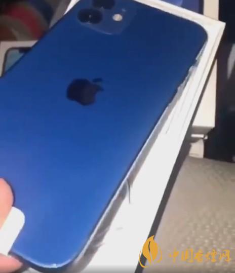 iPhone 12藍(lán)色和白色哪個(gè)好 iPhone 12藍(lán)色真機(jī)開(kāi)箱