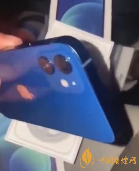 iPhone 12藍(lán)色和白色哪個(gè)好 iPhone 12藍(lán)色真機(jī)開(kāi)箱