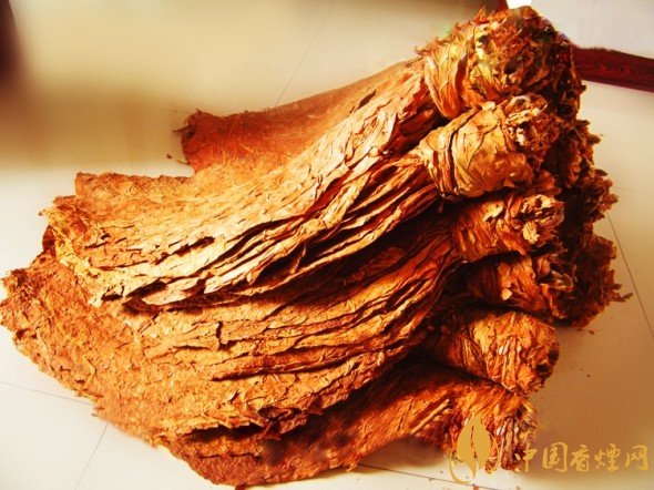 旱煙和煙卷哪個危害大，旱煙袋很有講究