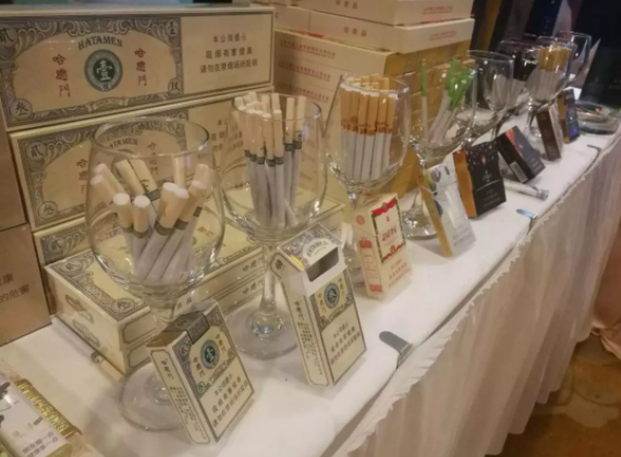 山東中煙煙茶融合獲高度認(rèn)可 獲中國煙茶品類融合創(chuàng)領(lǐng)企業(yè)榮譽(yù)稱號